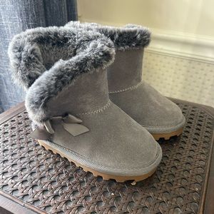 Brand New Size 5 Toddler Girl BEARPAW BOOTS.